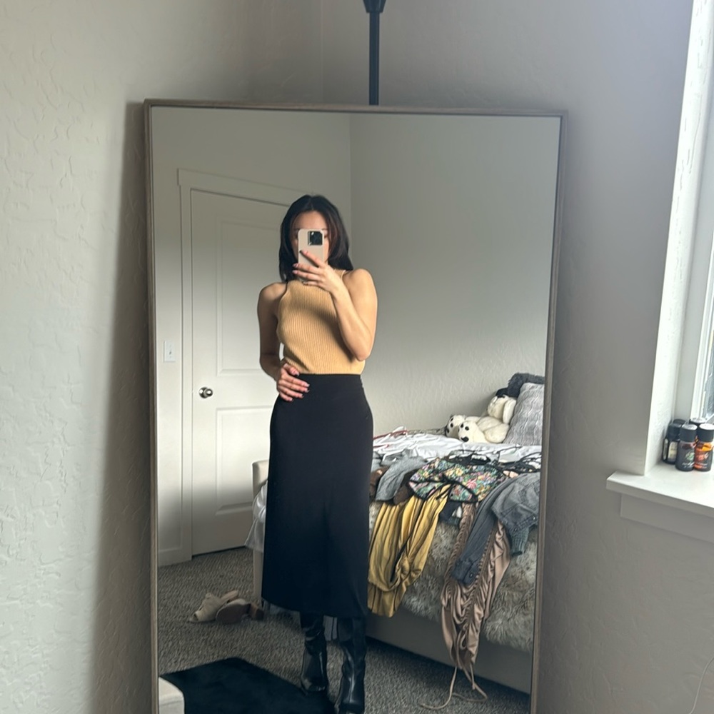 VERY VERSATILE black ankle length skirt